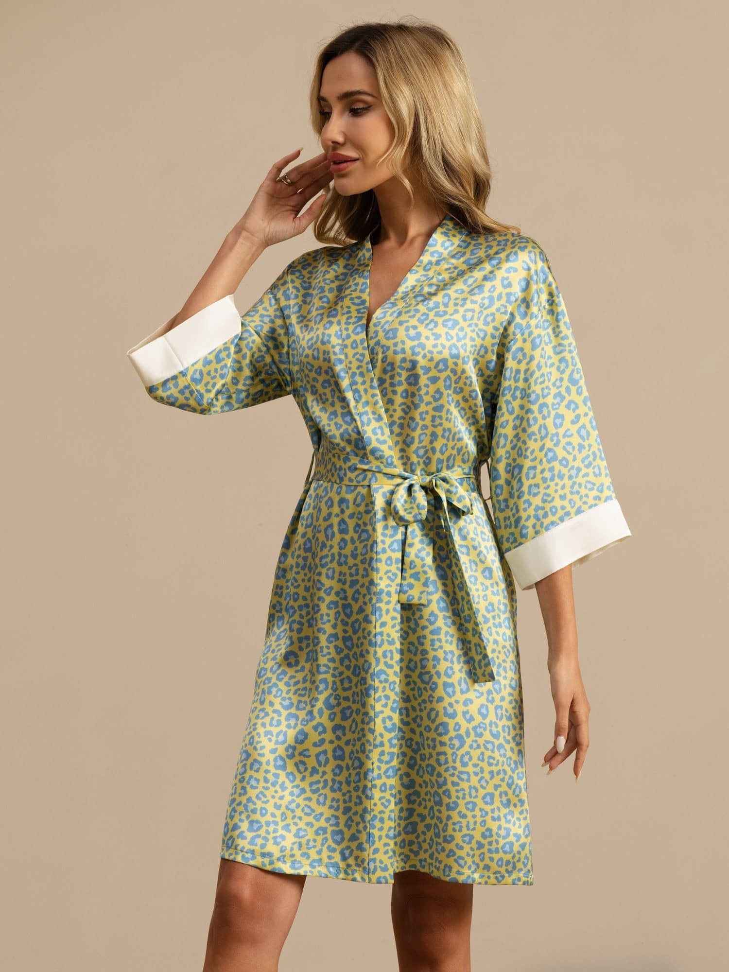 19Momme Pure Silk Women’s Knee Length Kimono Leopard Printed Robe With Belted Design