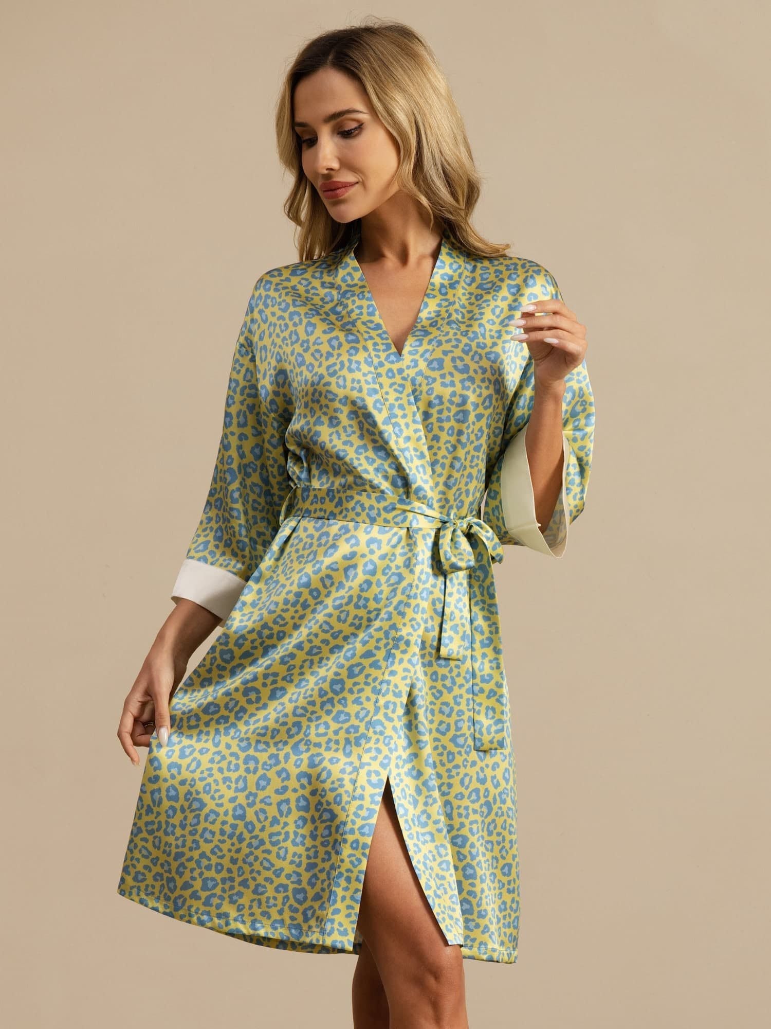 19Momme Pure Silk Women’s Knee Length Kimono Leopard Printed Robe With Belted Design